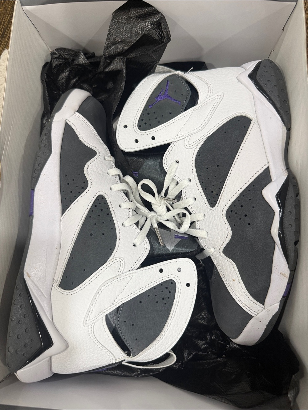 Nike Air Jordan White Retro “Flint” sneaker